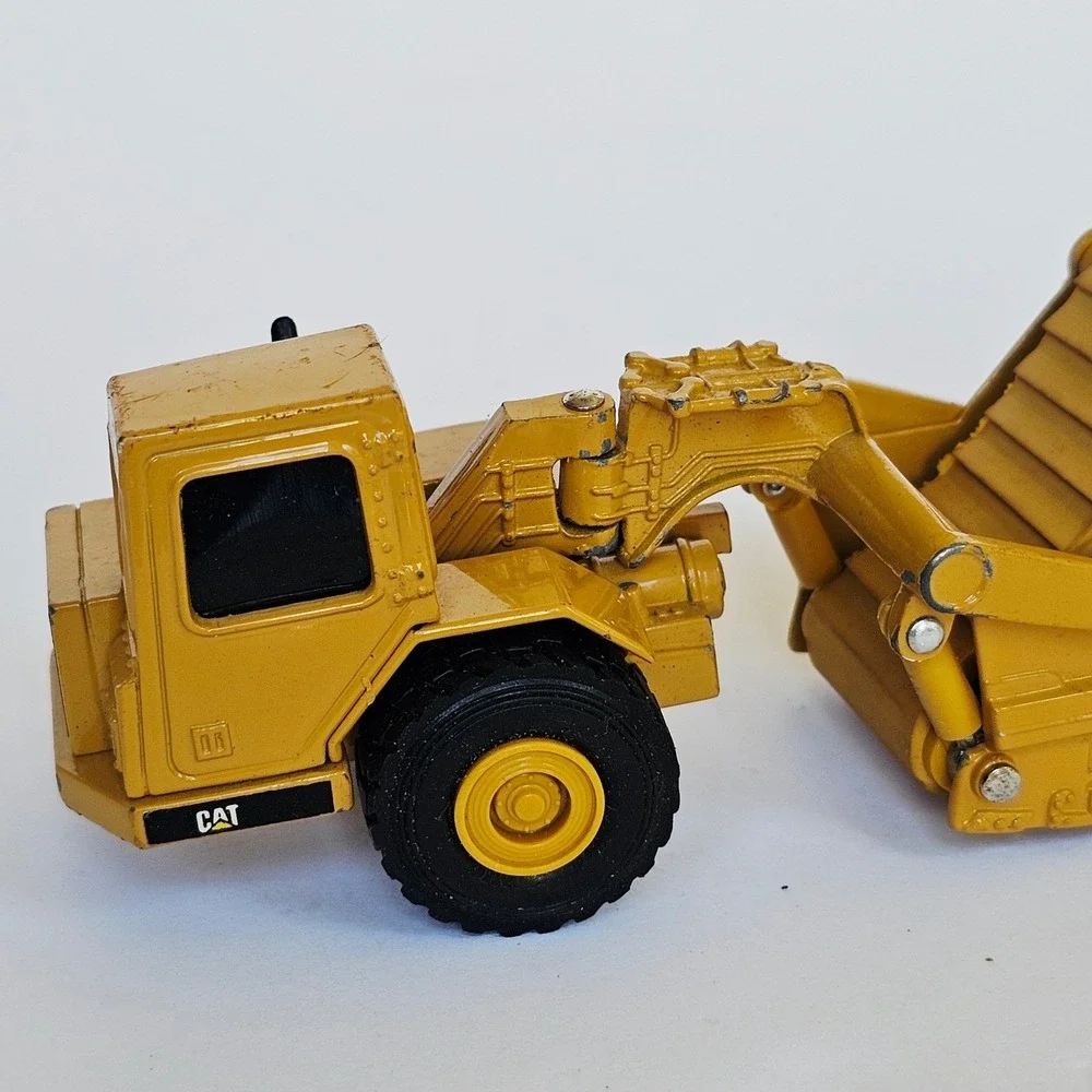Vintage Ertl Caterpillar 613C Elevating Scraper Die-Cast‎ Construction Toy Cat